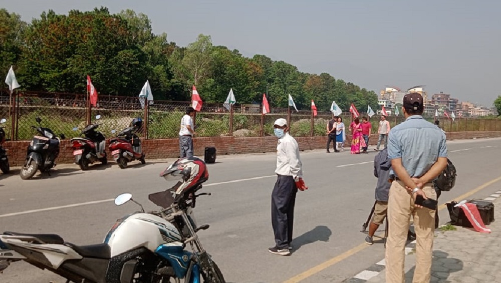 कांग्रेसको चुनावी भिडियाेका कलाकारले ‘मेरो एरिया’ भन्दै सर्वसाधारणमाथि गरे दुर्व्यवहार